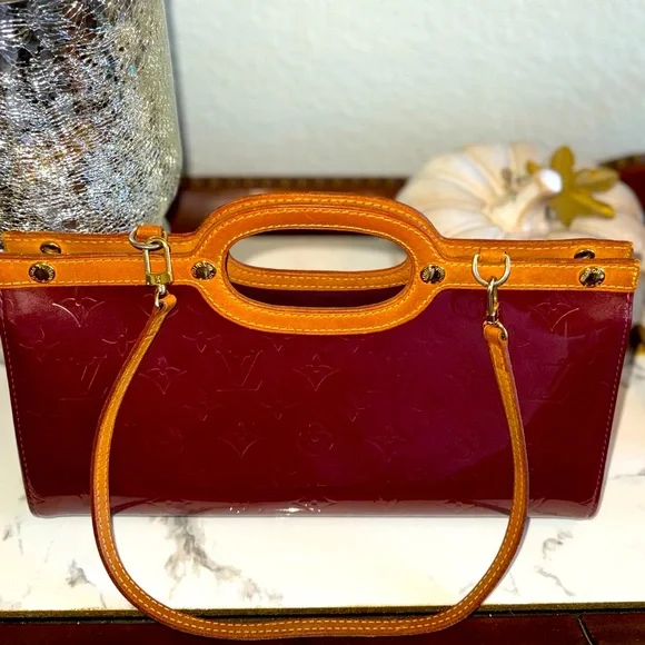 💯AUTHENTIC LOUIS VUITTON ROXBURY AMARANTE VERNIS DRIVE 2WAY SHOULDER BAG/CLUTCH - Picture 4 of 16